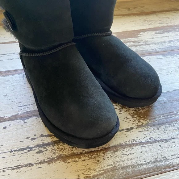 ✨SOLD✨UGG Bailey Button Triplet II Boots - Picture 2 of 11
